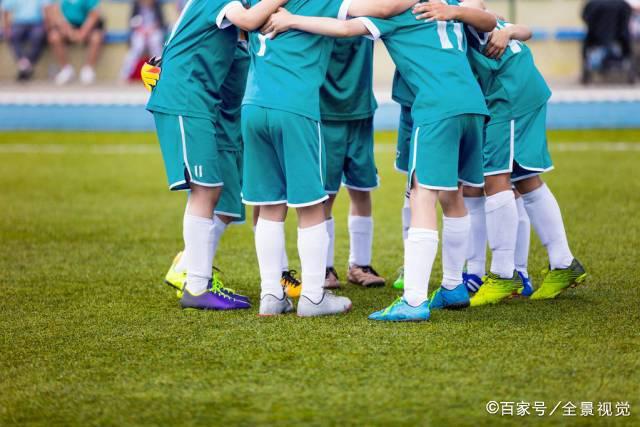 郑钦文跨日苦战挺进美网正赛